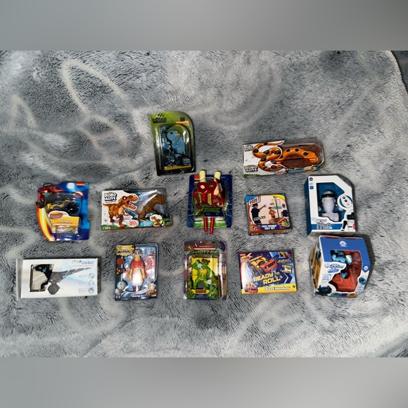 Mini Brands - Picture 2 of 4